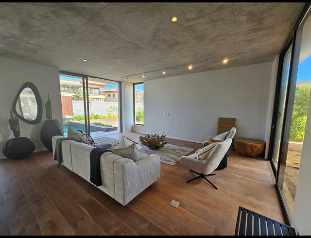 4 BEDROOM FREEHOLD FOR SALE IN HAWAAN FOREST ESTATE